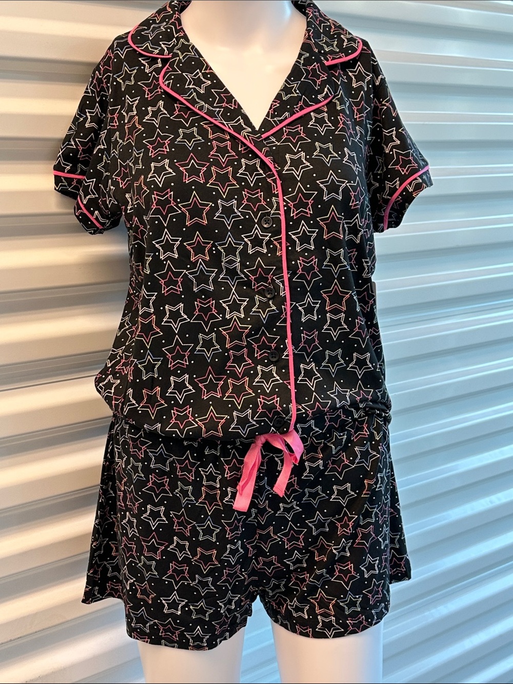 Sleep & Co. Medium Women's Black Star Print Short Pajama Set with Pink Trim